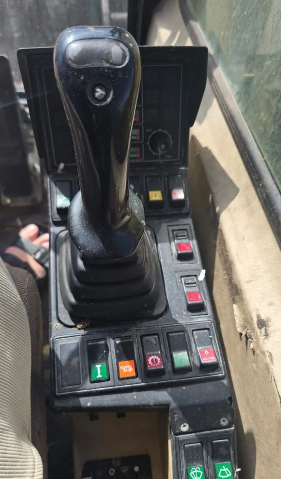 Caterpillar M312 - Kolesové rýpadlo: obrázok 5 Caterpillar M312 - Kolesové rýpadlo: obrázok 5