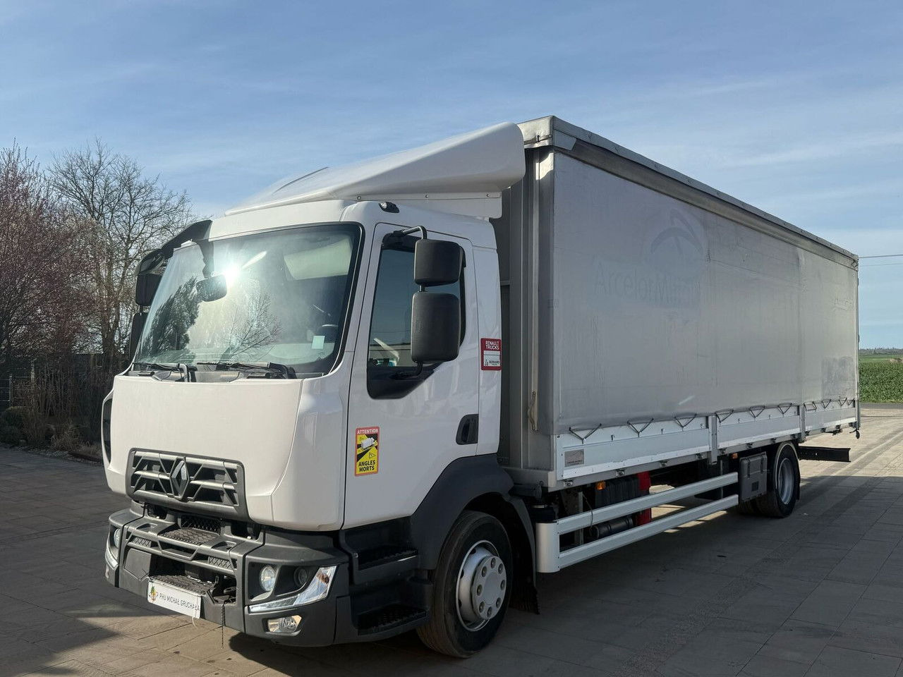 Renault D12 - Plachtové nákladné vozidlo: obrázok 3 Renault D12 - Plachtové nákladné vozidlo: obrázok 3