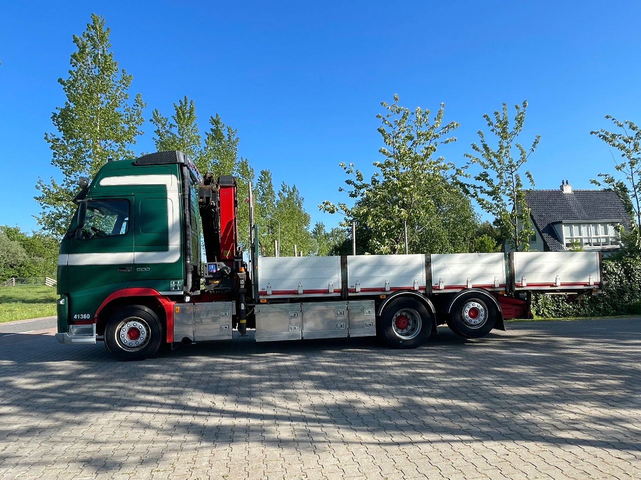 Volvo FH 13.500 HMF 2420 K5 crane, winch, and extendable deck - Auto s hydraulickou rukou: obrázok 4 Volvo FH 13.500 HMF 2420 K5 crane, winch, and extendable deck - Auto s hydraulickou rukou: obrázok 4