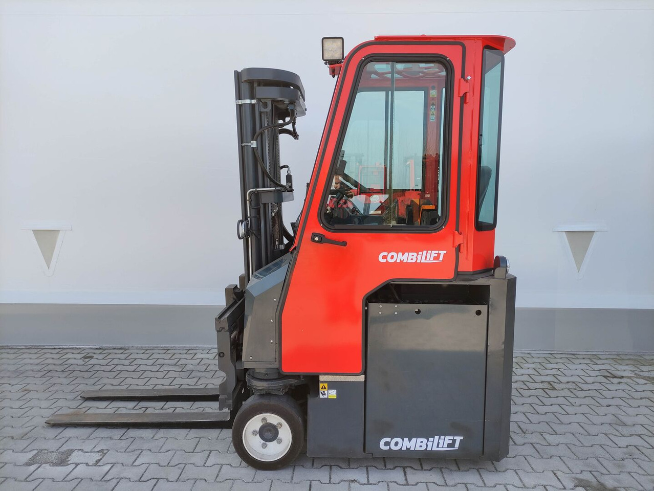 Combilift CBE3000 - Elektrický vysokozdvižný vozík: obrázok 1 Combilift CBE3000 - Elektrický vysokozdvižný vozík: obrázok 1