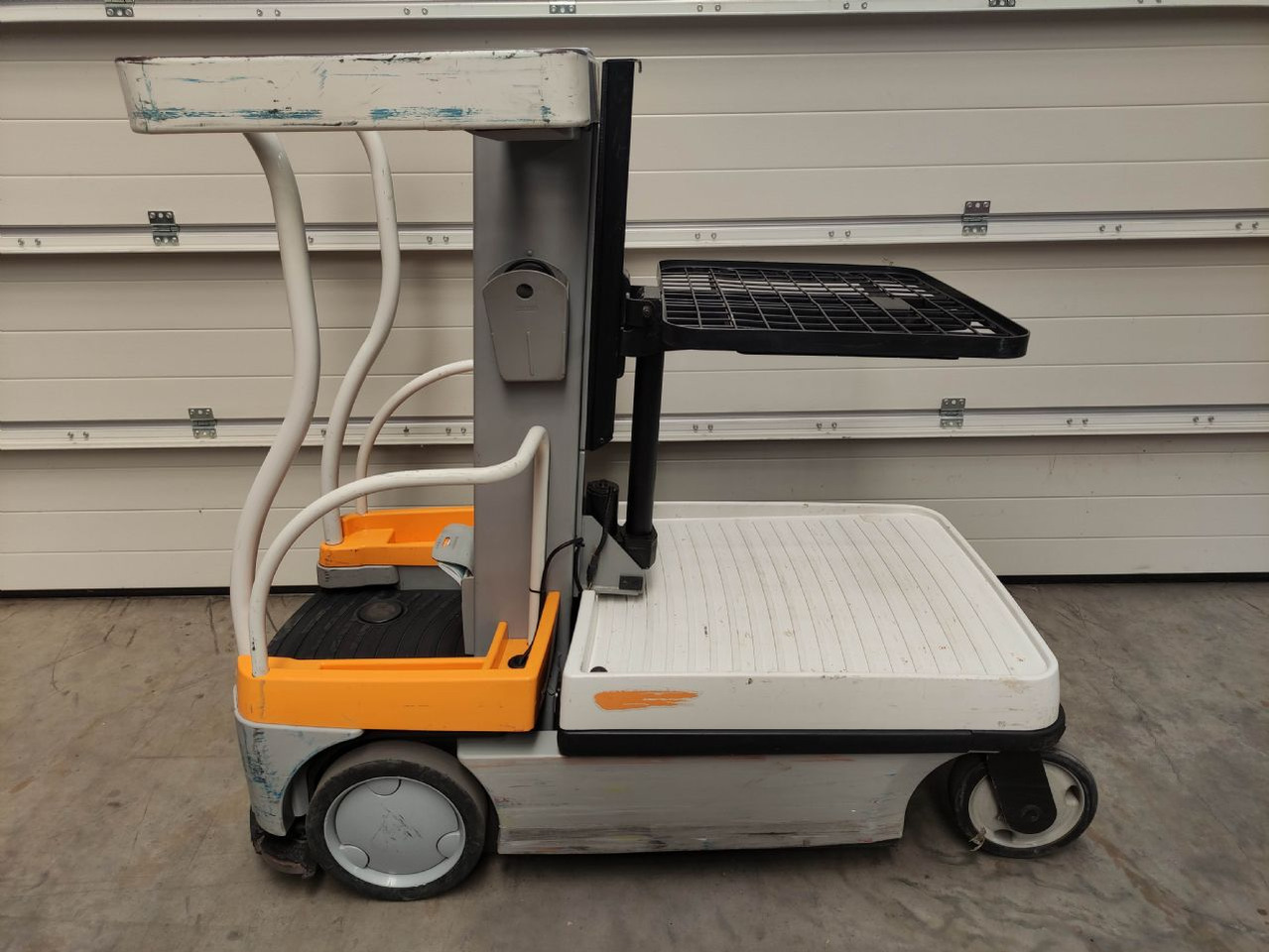 Crown WAV50-118 - Vychystávací vozík: obrázok 2 Crown WAV50-118 - Vychystávací vozík: obrázok 2