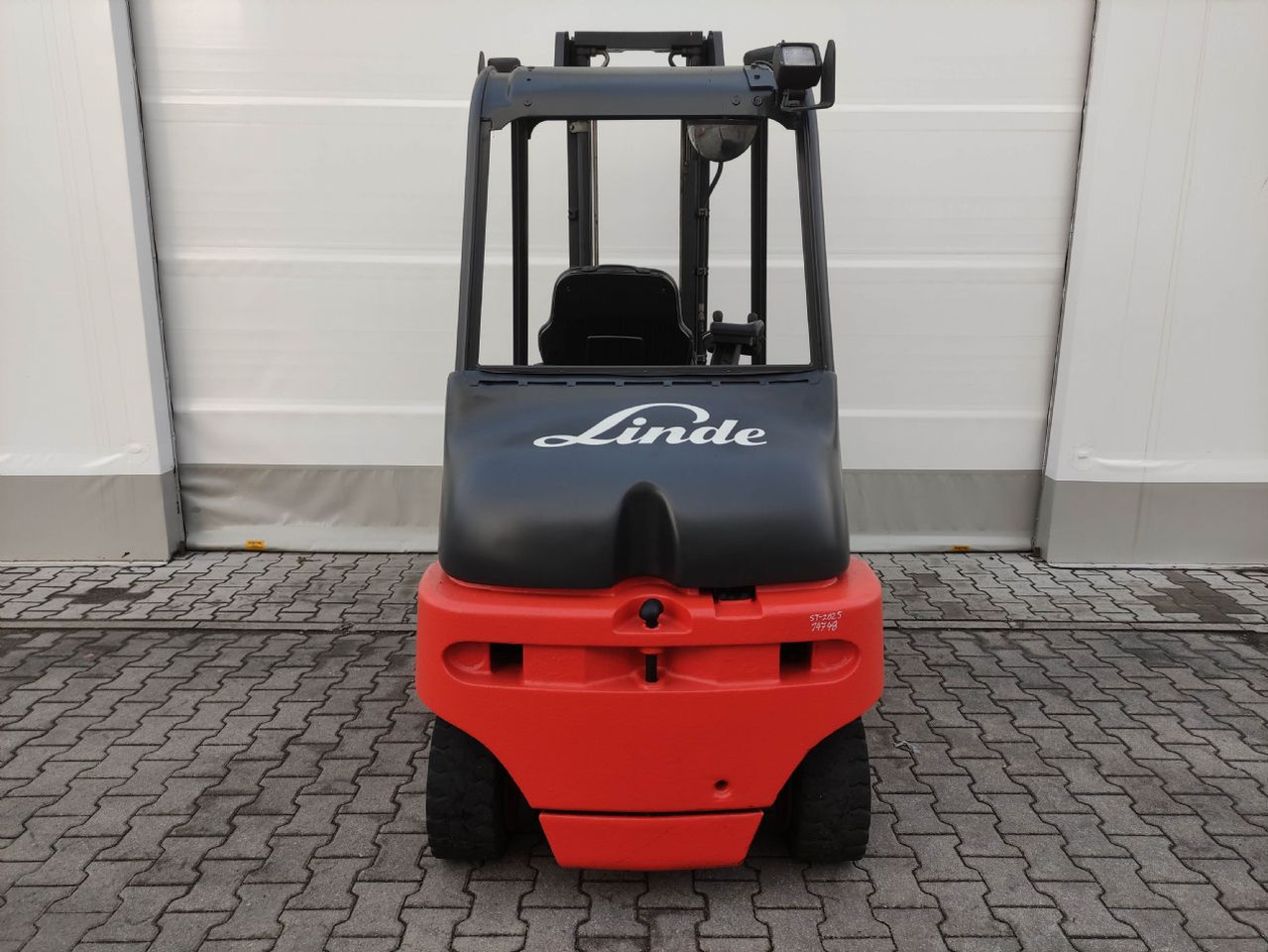 Linde E30-336-03 (LACK NEU) - Elektrický vysokozdvižný vozík: obrázok 4 Linde E30-336-03 (LACK NEU) - Elektrický vysokozdvižný vozík: obrázok 4