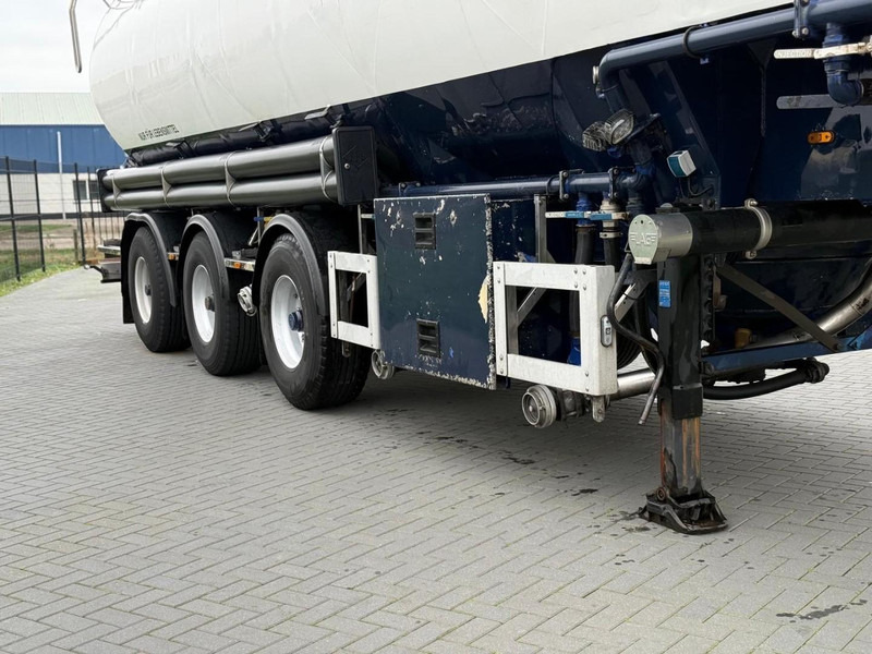 Feldbinder EUT 59.3 59.3 KUUB, 4 VAKKEN, DRIE KEER TIEN TONS ASSEN, STUURAS. - Cisternový náves: obrázok 2 Feldbinder EUT 59.3 59.3 KUUB, 4 VAKKEN, DRIE KEER TIEN TONS ASSEN, STUURAS. - Cisternový náves: obrázok 2