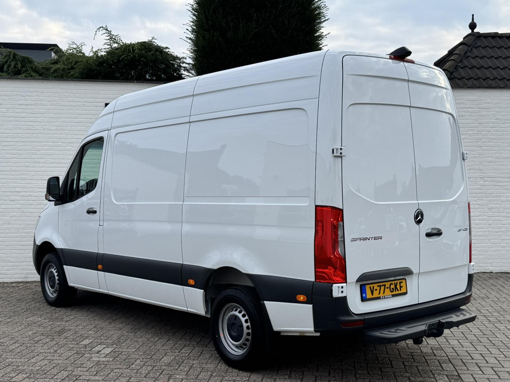 Mercedes-Benz Sprinter-317 1.9 CDI L2 9G laadruimte bekleed Leder Camera Clima M-bux media systeem DAB - Furgon: obrázok 4 Mercedes-Benz Sprinter-317 1.9 CDI L2 9G laadruimte bekleed Leder Camera Clima M-bux media systeem DAB - Furgon: obrázok 4