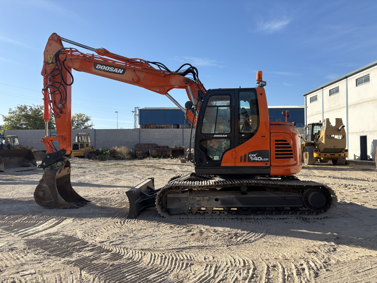 DOOSAN DX140-3 - Pásové rýpadlo: obrázok 2 DOOSAN DX140-3 - Pásové rýpadlo: obrázok 2