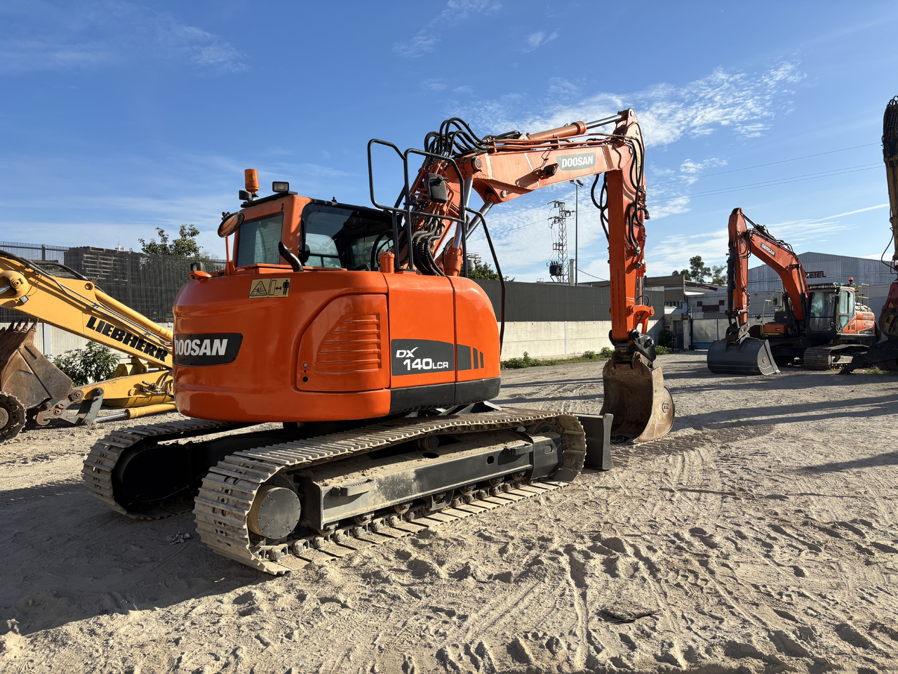 DOOSAN DX140-3 - Pásové rýpadlo: obrázok 5 DOOSAN DX140-3 - Pásové rýpadlo: obrázok 5