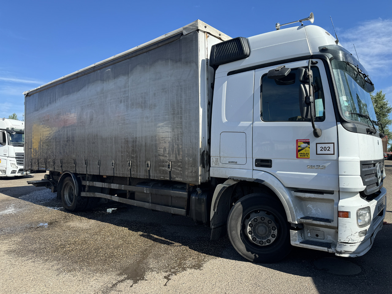MERCEDES-BENZ ACTROS 1832 - Plachtové nákladné vozidlo: obrázok 1 MERCEDES-BENZ ACTROS 1832 - Plachtové nákladné vozidlo: obrázok 1
