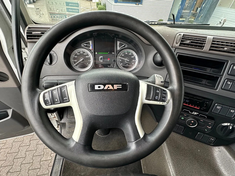 Interior photo 1: Skříňový nákladní auto DAF CF 230 4x2 Gesloten Opbouw / Euro 6 / Laadklep / Apk!