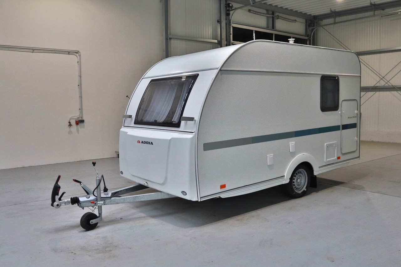 Adria Aviva 360 DK /1.Hand/Top-Fahrzeug/Etagenbetten Adria Aviva 360 DK /1.Hand/Top-Fahrzeug/Etagenbetten - Obytný príves: obrázok 2 Adria Aviva 360 DK /1.Hand/Top-Fahrzeug/Etagenbetten Adria Aviva 360 DK /1.Hand/Top-Fahrzeug/Etagenbetten - Obytný príves: obrázok 2