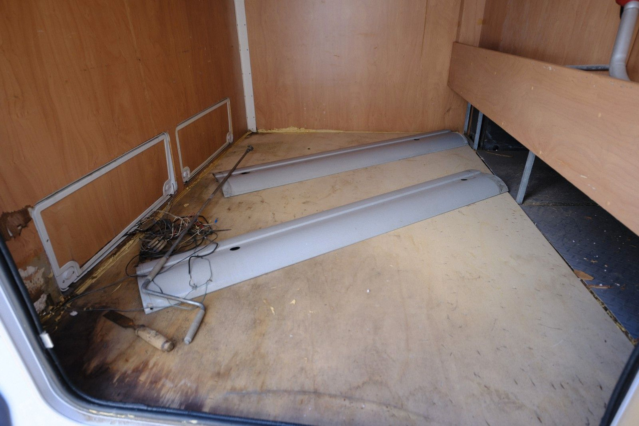 Bürstner A 747-2/Festbett+Garage/Klima/Markise/dop.Boden Bürstner A 747-2/Festbett+Garage/Klima/Markise/dop.Boden - Alkovna: obrázok 5 Bürstner A 747-2/Festbett+Garage/Klima/Markise/dop.Boden Bürstner A 747-2/Festbett+Garage/Klima/Markise/dop.Boden - Alkovna: obrázok 5