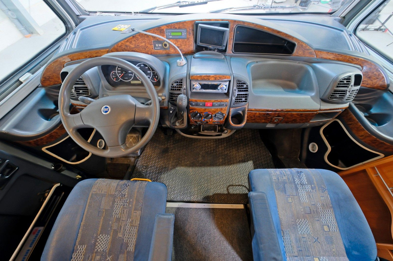 Eura Mobil I 625 VB / Automatik/ Festbett+Hubbett/Garage - Integrované obytné auto: obrázok 5 Eura Mobil I 625 VB / Automatik/ Festbett+Hubbett/Garage - Integrované obytné auto: obrázok 5