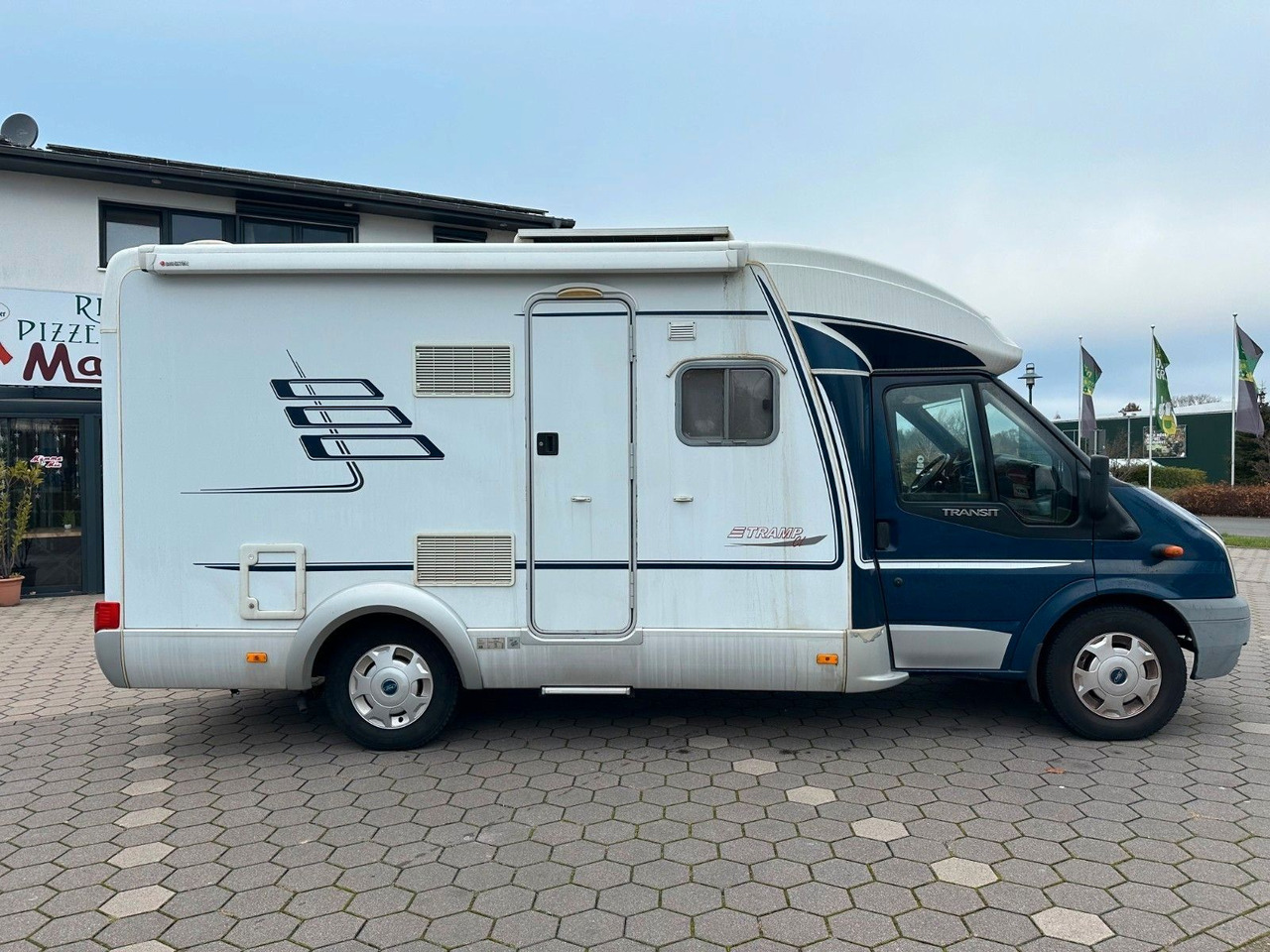 HYMER / ERIBA / HYMERCAR TRAMP T 572 CL/Festbett/Klima/Markise HYMER / ERIBA / HYMERCAR TRAMP T 572 CL/Festbett/Klima/Markise - Polointegrované obytné auto: obrázok 3 HYMER / ERIBA / HYMERCAR TRAMP T 572 CL/Festbett/Klima/Markise HYMER / ERIBA / HYMERCAR TRAMP T 572 CL/Festbett/Klima/Markise - Polointegrované obytné auto: obrázok 3