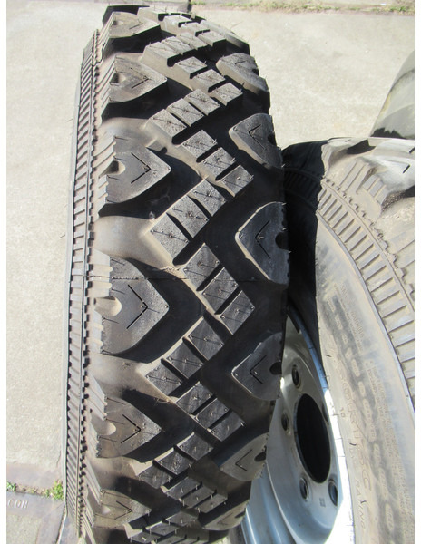 Land Rover Defender 7.50R16 2 x Velg ( staal ) + Band - Kompletné koleso pre Automobil: obrázok 2 Land Rover Defender 7.50R16 2 x Velg ( staal ) + Band - Kompletné koleso pre Automobil: obrázok 2