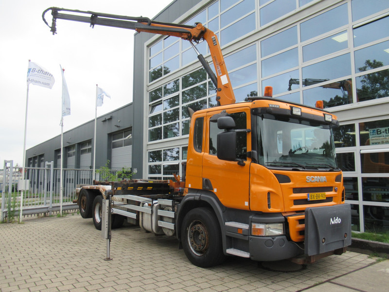 Scania P 320 B 6x2*4 + HMF 835 + HYVA Haakarm - Hákový nosič kontajnerov, Auto s hydraulickou rukou: obrázok 2 Scania P 320 B 6x2*4 + HMF 835 + HYVA Haakarm - Hákový nosič kontajnerov, Auto s hydraulickou rukou: obrázok 2