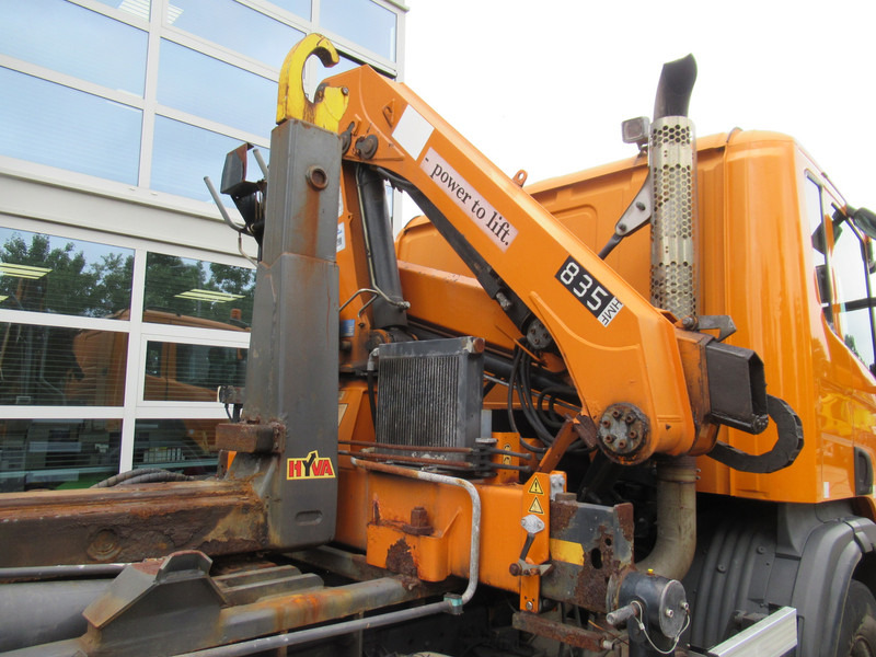 Scania P 320 B 6x2*4 + HMF 835 + HYVA Haakarm - Hákový nosič kontajnerov, Auto s hydraulickou rukou: obrázok 5 Scania P 320 B 6x2*4 + HMF 835 + HYVA Haakarm - Hákový nosič kontajnerov, Auto s hydraulickou rukou: obrázok 5