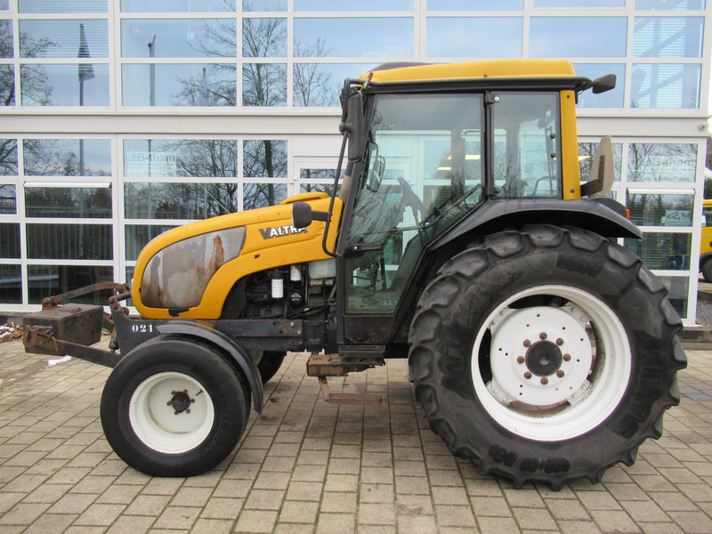 Valtra A75 4x2 + Fronthef VALMET - Traktor: obrázok 2 Valtra A75 4x2 + Fronthef VALMET - Traktor: obrázok 2