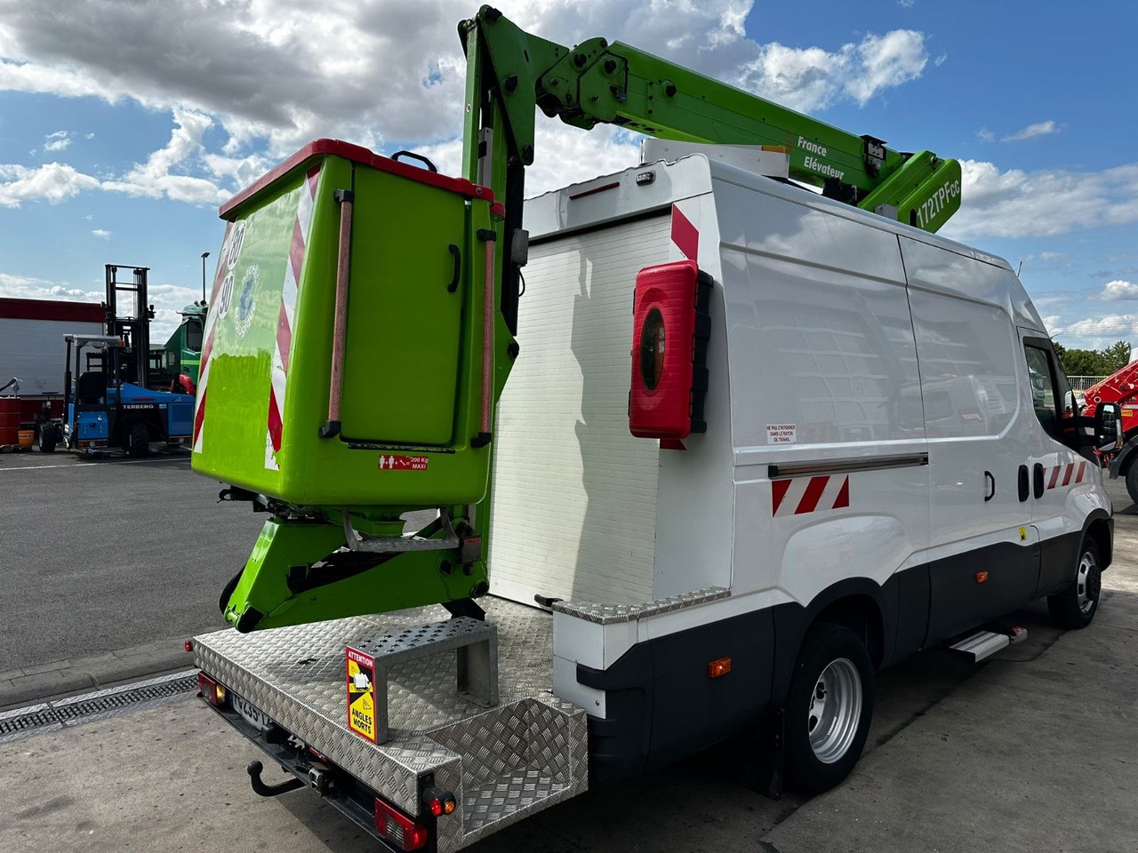 Iveco Daily 50C18 Hi-Matic/17m/Euro6/2-Punkt - Automobilová plošina: obrázok 5 Iveco Daily 50C18 Hi-Matic/17m/Euro6/2-Punkt - Automobilová plošina: obrázok 5