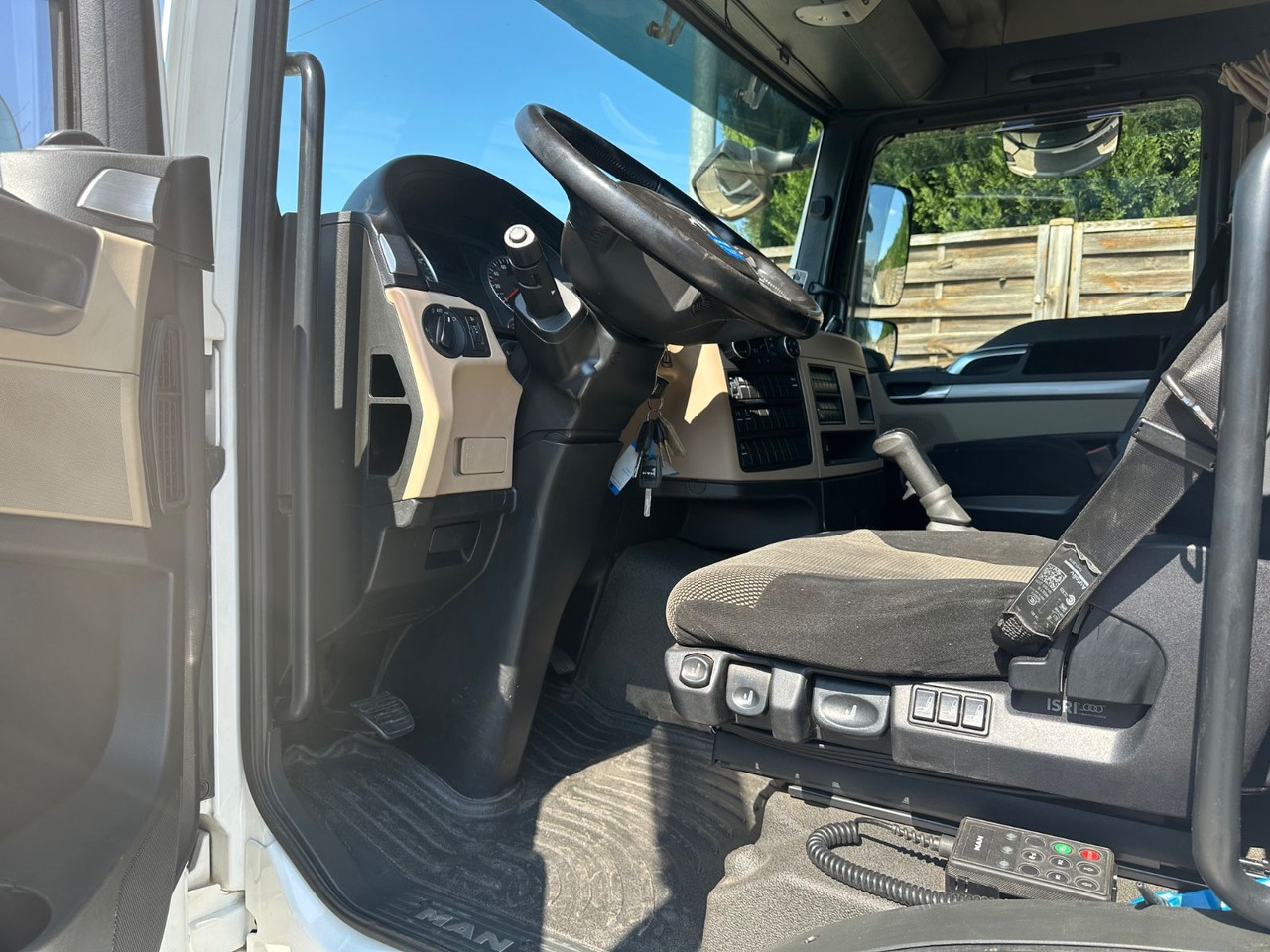 MAN 8.250 TGL*VDI2700*TOP*4-er Zug BFT Anhänger MAN 8.250 TGL*4x L1H1*XLX Kabine*VDI2700*TOP* - Nákladné vozidlo na prepravu automobilov: obrázok 4 MAN 8.250 TGL*VDI2700*TOP*4-er Zug BFT Anhänger MAN 8.250 TGL*4x L1H1*XLX Kabine*VDI2700*TOP* - Nákladné vozidlo na prepravu automobilov: obrázok 4