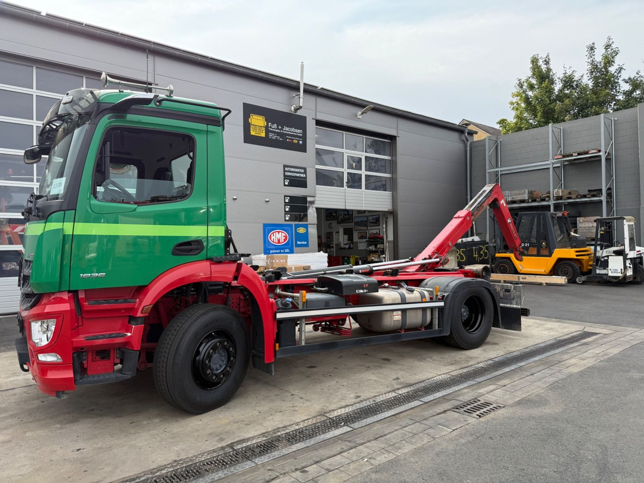 Mercedes-Benz Arocs 1836/10,7L/Hiab Ultima 14S/4x2/Autom./Top - Hákový nosič kontajnerov: obrázok 3 Mercedes-Benz Arocs 1836/10,7L/Hiab Ultima 14S/4x2/Autom./Top - Hákový nosič kontajnerov: obrázok 3