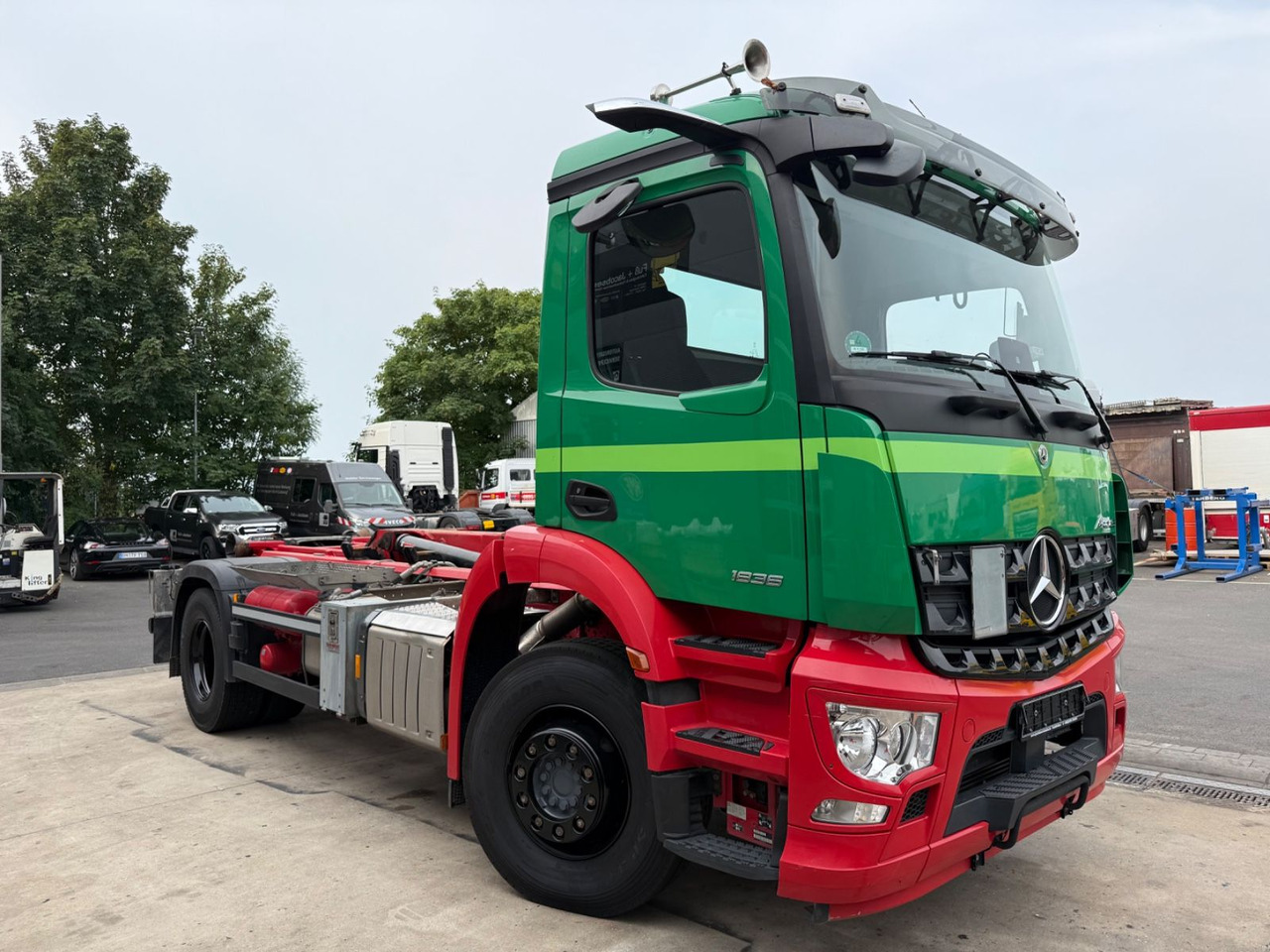 Mercedes-Benz Arocs 1836/10,7L/Hiab Ultima 14S/4x2/Autom./Top - Hákový nosič kontajnerov: obrázok 4 Mercedes-Benz Arocs 1836/10,7L/Hiab Ultima 14S/4x2/Autom./Top - Hákový nosič kontajnerov: obrázok 4