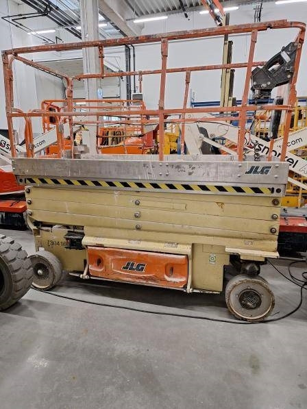 JLG 3246 ES - Samohybná plošiny: obrázok 1 JLG 3246 ES - Samohybná plošiny: obrázok 1