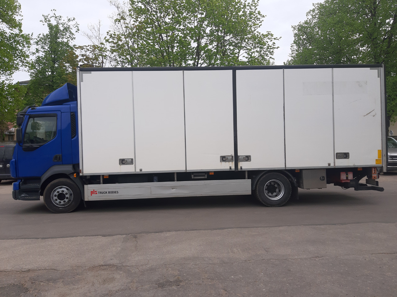 VOLVO FL - Skříňový nákladní auto: obrázok 2 VOLVO FL - Skříňový nákladní auto: obrázok 2