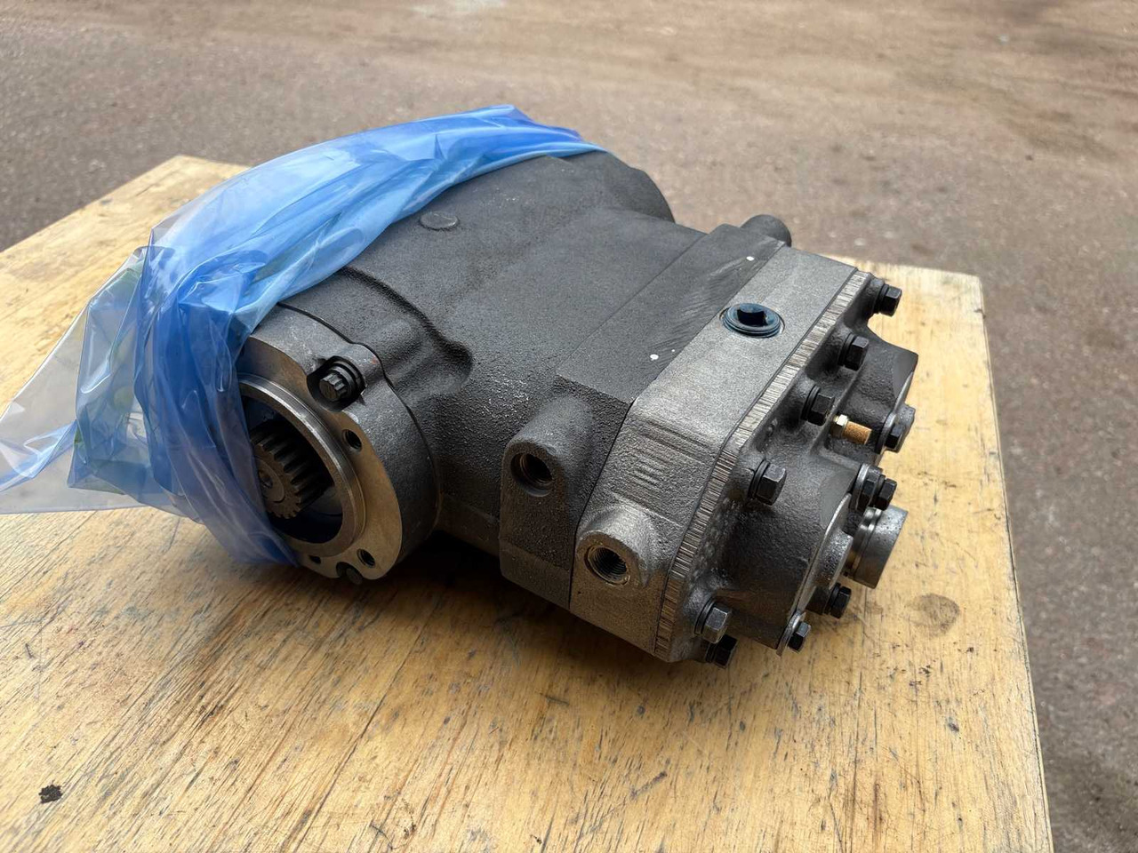 Air Dryer Compressor Cummins ST-676 - Kompresor klimatizácie: obrázok 1 Air Dryer Compressor Cummins ST-676 - Kompresor klimatizácie: obrázok 1