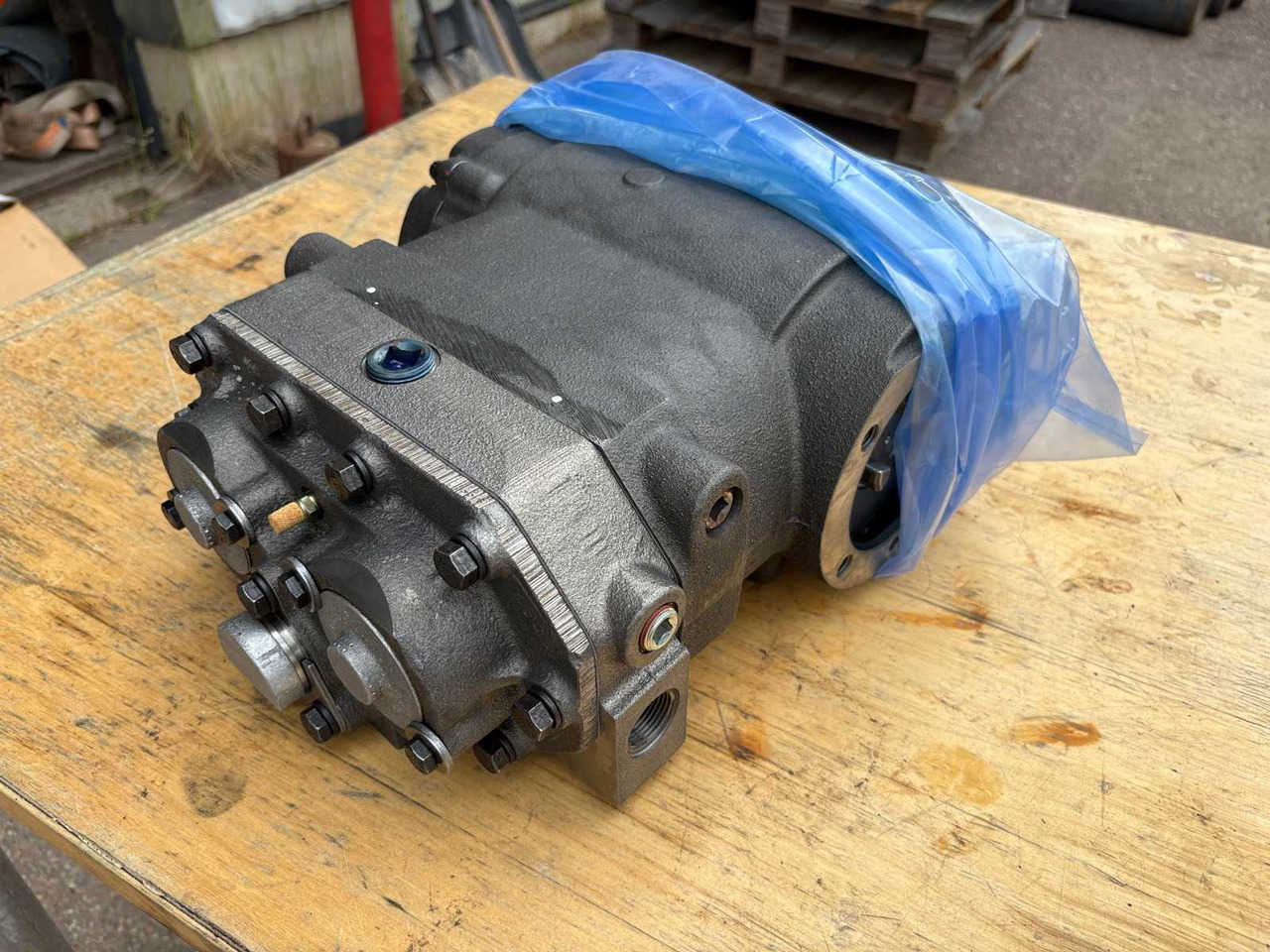 Air Dryer Compressor Cummins ST-676 - Kompresor klimatizácie: obrázok 2 Air Dryer Compressor Cummins ST-676 - Kompresor klimatizácie: obrázok 2