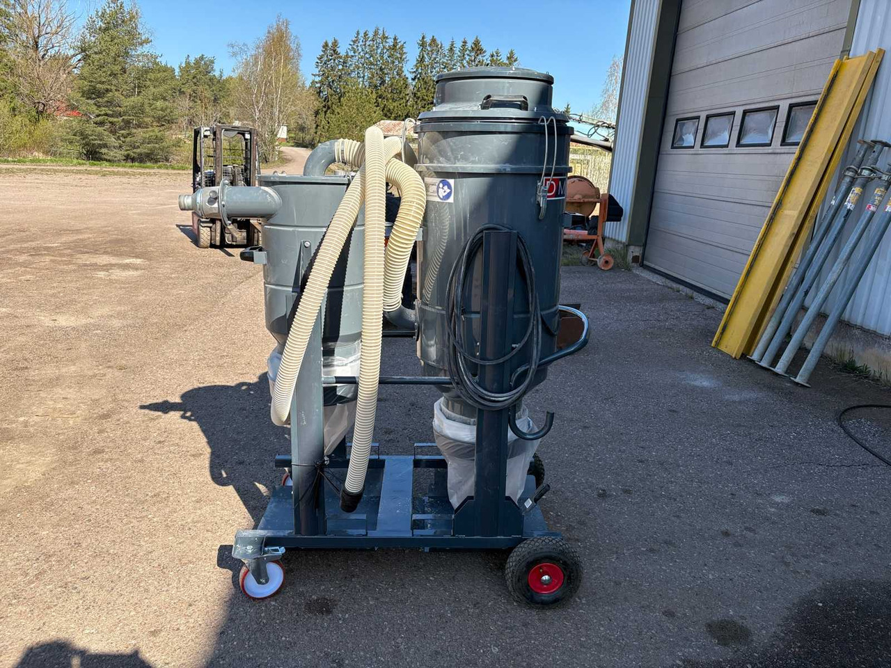 Industrial vacuum cleaner Delfin DM3 - Priemyselný vysávač: obrázok 1 Industrial vacuum cleaner Delfin DM3 - Priemyselný vysávač: obrázok 1