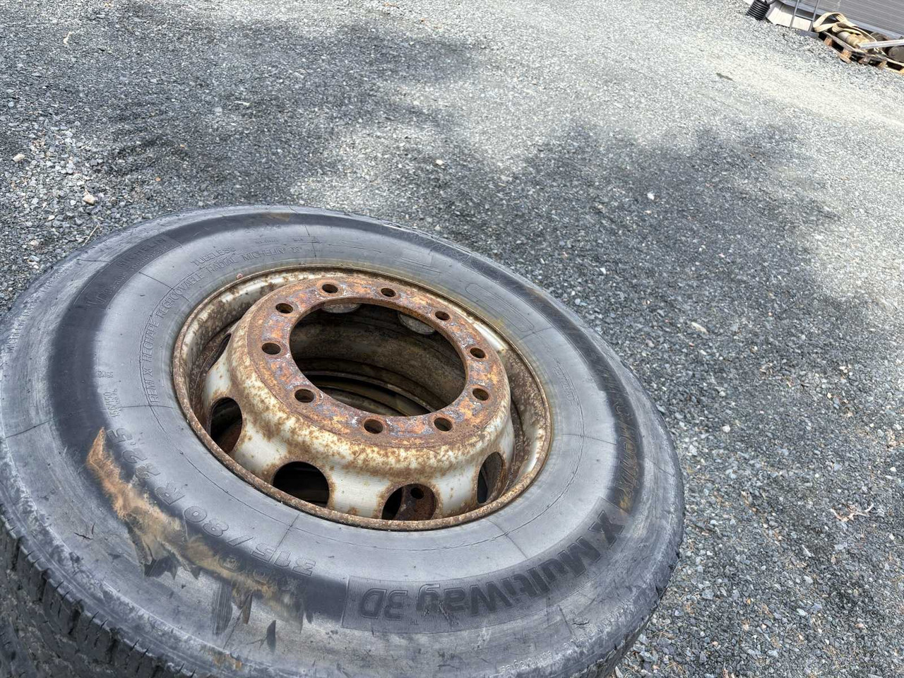 Michelin X multiway 30 truck tyres and rims 4 pcs - Pneumatika pre Nákladné auto: obrázok 5 Michelin X multiway 30 truck tyres and rims 4 pcs - Pneumatika pre Nákladné auto: obrázok 5