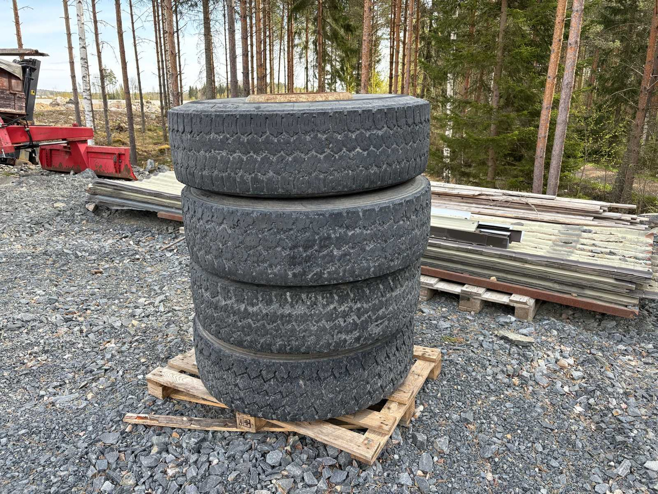 Michelin X multiway 30 truck tyres and rims 4 pcs - Pneumatika pre Nákladné auto: obrázok 1 Michelin X multiway 30 truck tyres and rims 4 pcs - Pneumatika pre Nákladné auto: obrázok 1