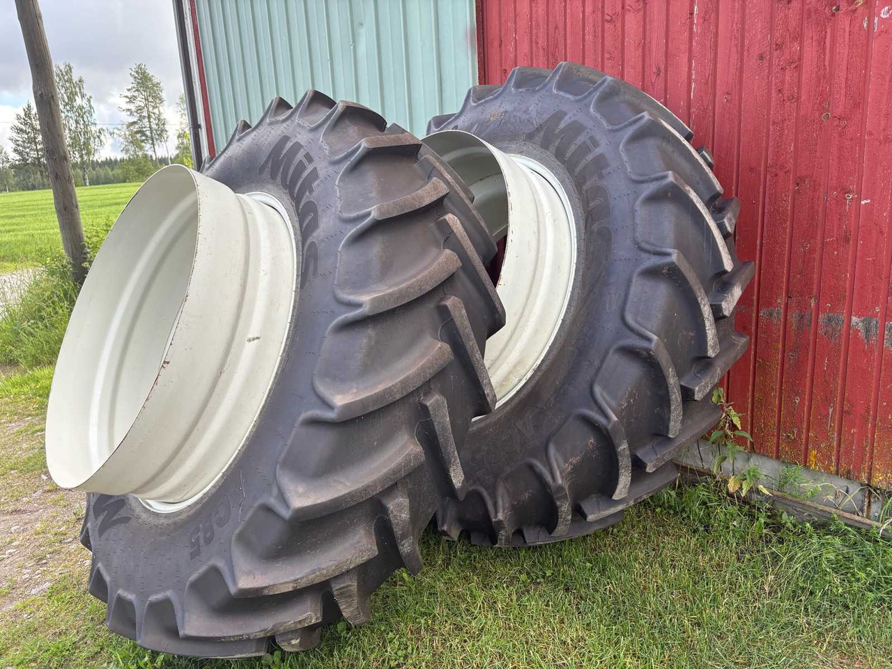 Tractor tires Mitas 2pcs - Pneumatika pre Traktor: obrázok 1 Tractor tires Mitas 2pcs - Pneumatika pre Traktor: obrázok 1