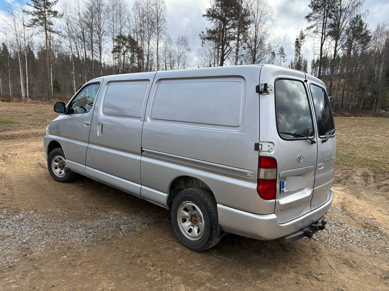 Van Toyota Hiace 2.5 - Furgon: obrázok 5 Van Toyota Hiace 2.5 - Furgon: obrázok 5