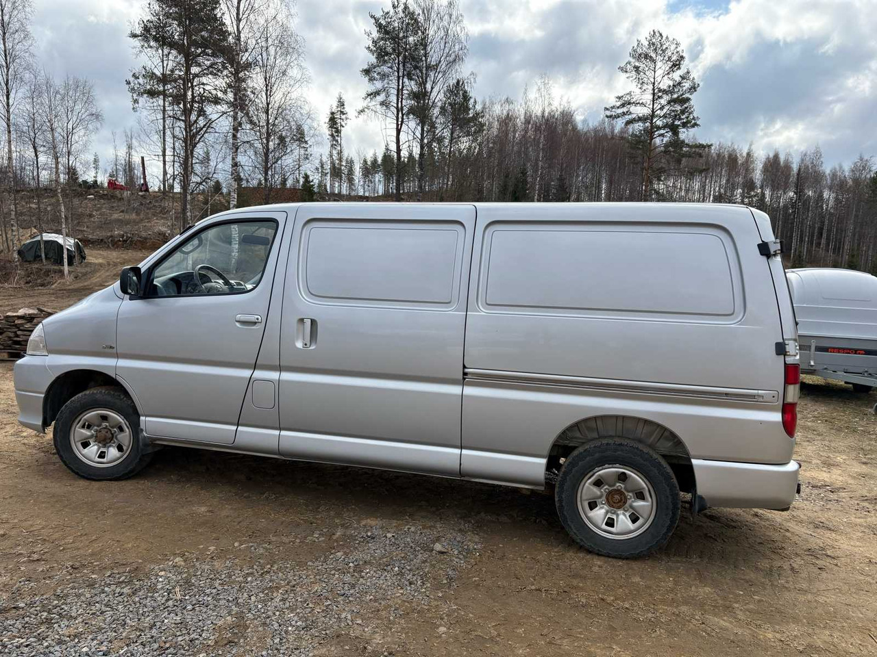 Van Toyota Hiace 2.5 - Furgon: obrázok 4 Van Toyota Hiace 2.5 - Furgon: obrázok 4