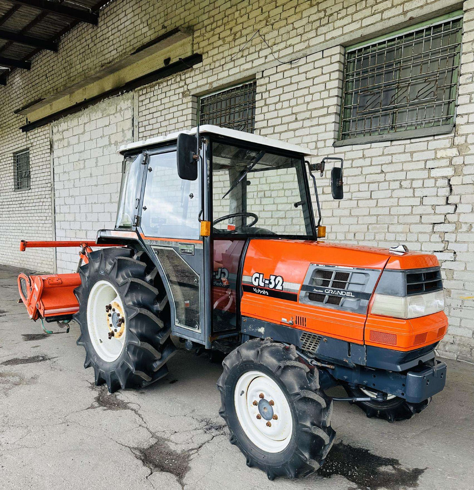 Kubota GL32 - Traktor: obrázok 2 Kubota GL32 - Traktor: obrázok 2