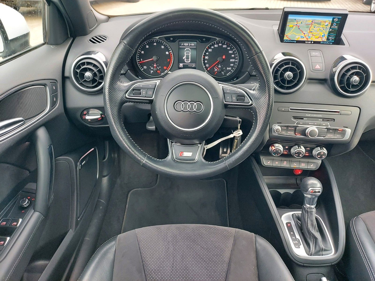 Sedan Audi A1 Sportback sport S-Line Pano Bose Xenon DAB: obrázok 15