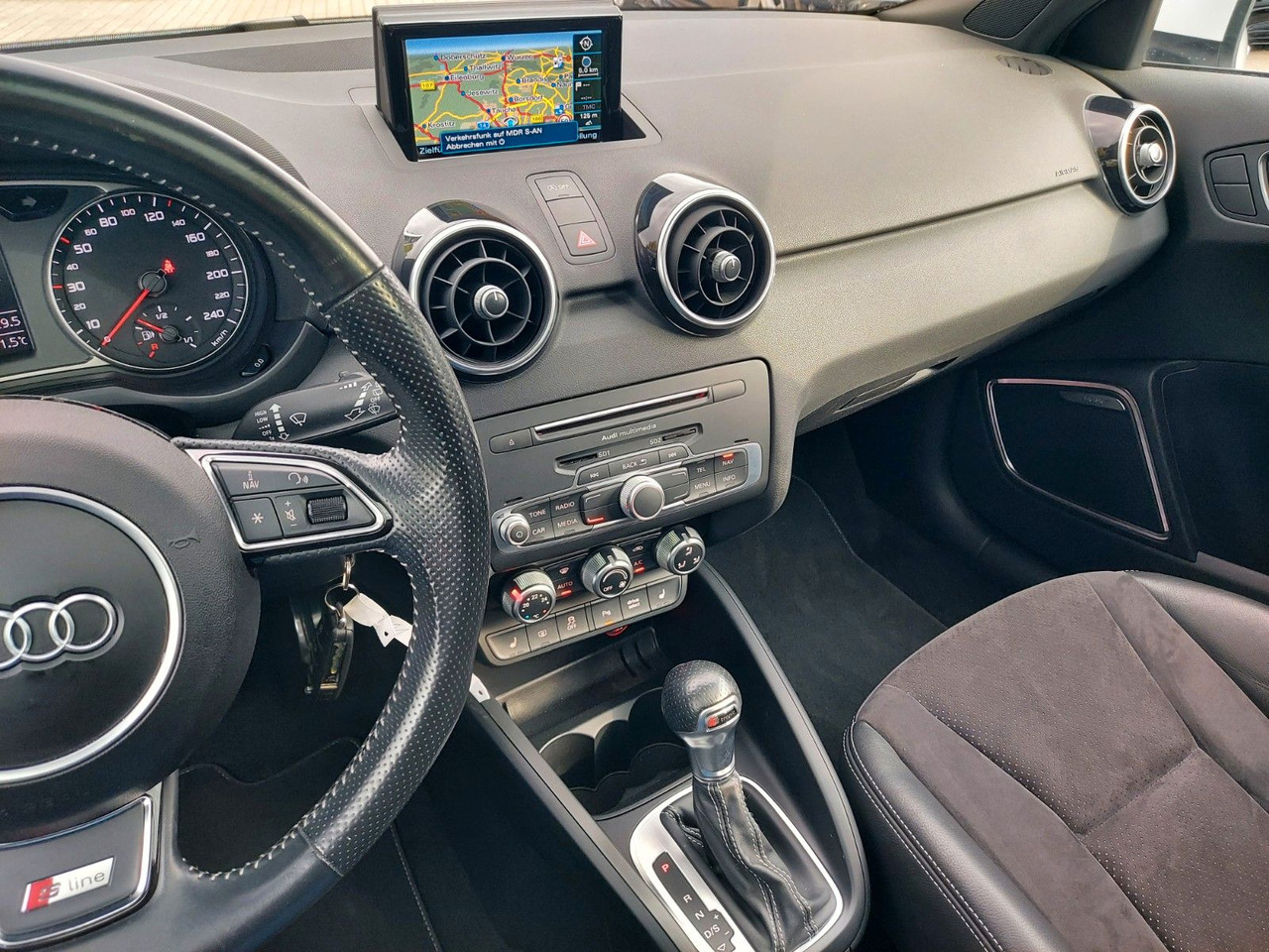 Sedan Audi A1 Sportback sport S-Line Pano Bose Xenon DAB: obrázok 16