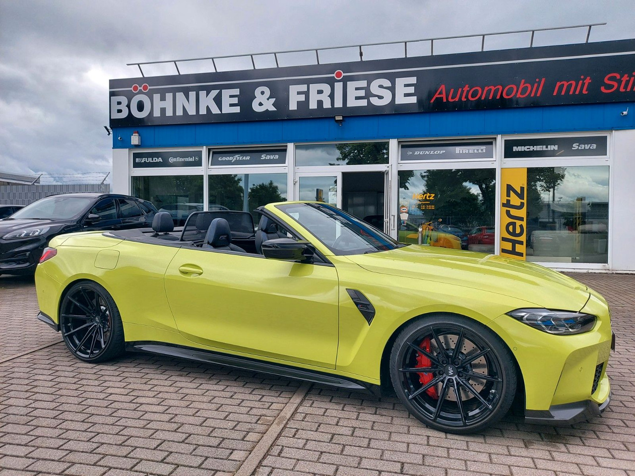 BMW M4 Cabrio G83 xDrive Competition M-Sport H&K - Automobil: obrázok 1 BMW M4 Cabrio G83 xDrive Competition M-Sport H&K - Automobil: obrázok 1