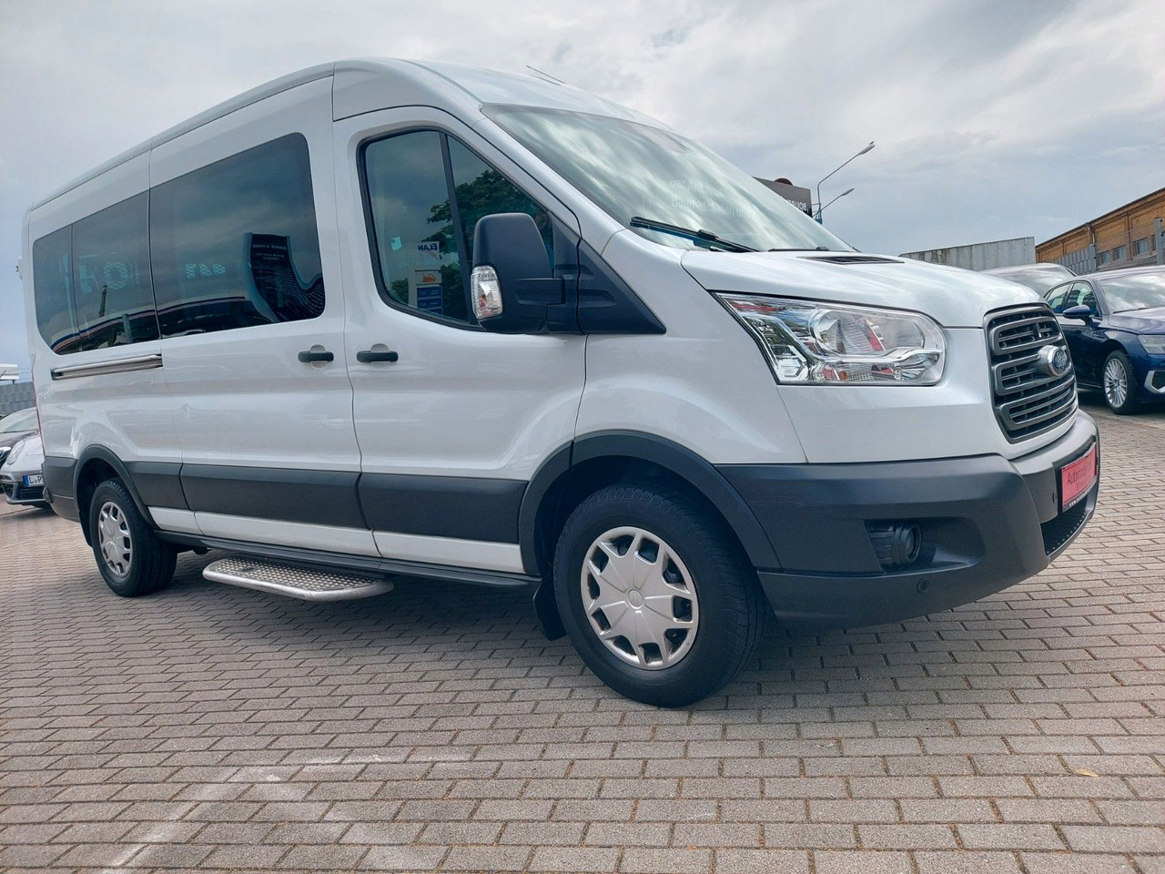 Ford Transit Kombi 350 L3 hoch Trend Rollstuhl Lift - Mikrobus: obrázok 4 Ford Transit Kombi 350 L3 hoch Trend Rollstuhl Lift - Mikrobus: obrázok 4
