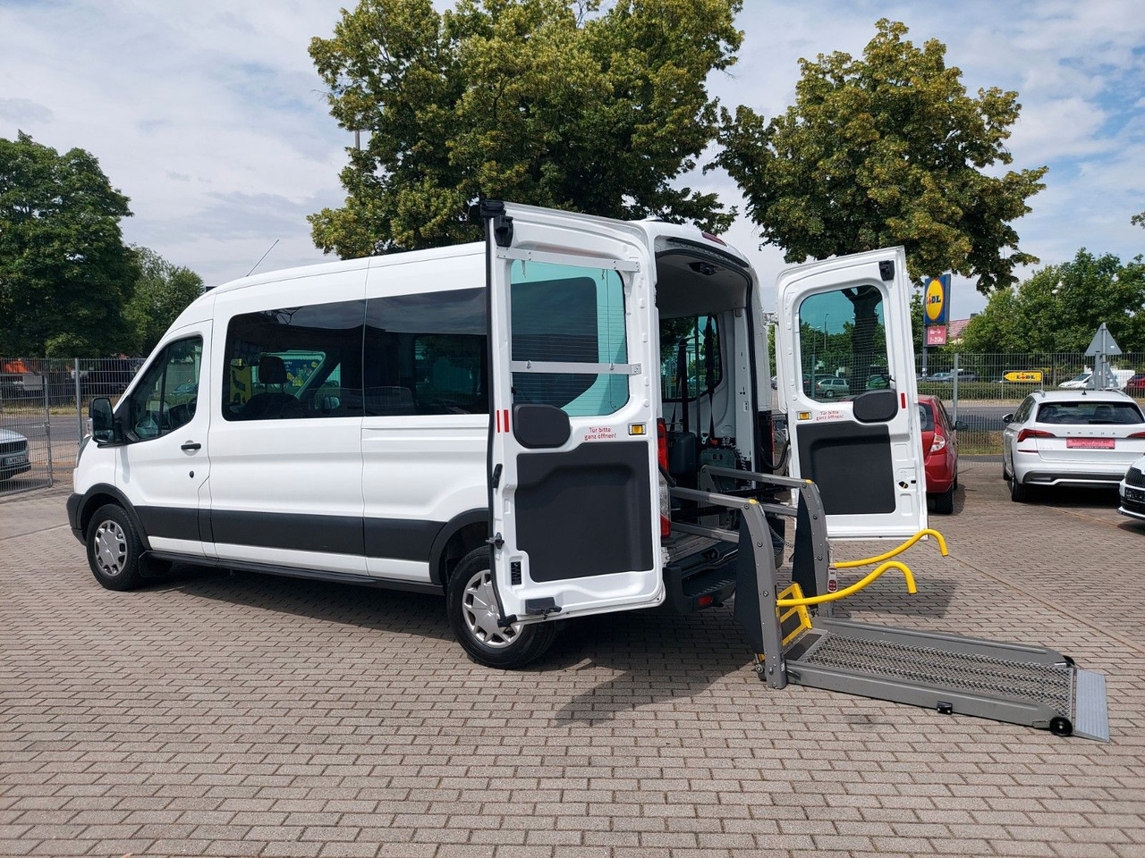 Ford Transit Kombi 350 L3 hoch Trend Rollstuhl Lift - Mikrobus: obrázok 1 Ford Transit Kombi 350 L3 hoch Trend Rollstuhl Lift - Mikrobus: obrázok 1