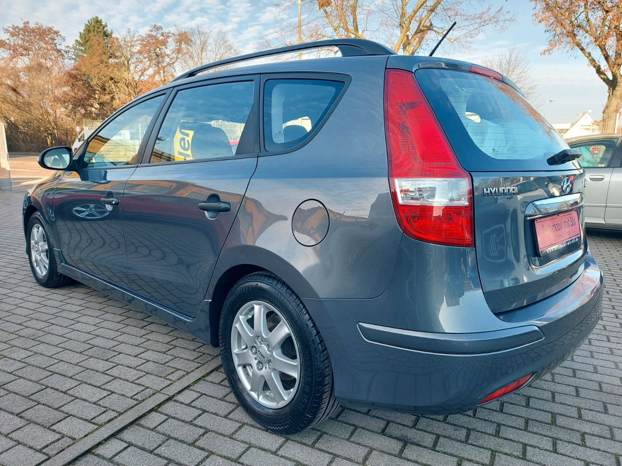 Hyundai i30 cw FIFA WM Edition Klima Sitzheizung - Kombi: obrázok 4 Hyundai i30 cw FIFA WM Edition Klima Sitzheizung - Kombi: obrázok 4