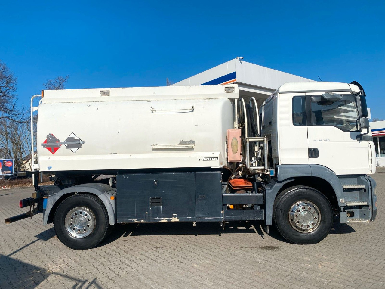 MAN TGA 18.390 Tankfahrzeug WilliG Aufbau Tüv neu - Cisternové vozidlo: obrázok 4 MAN TGA 18.390 Tankfahrzeug WilliG Aufbau Tüv neu - Cisternové vozidlo: obrázok 4