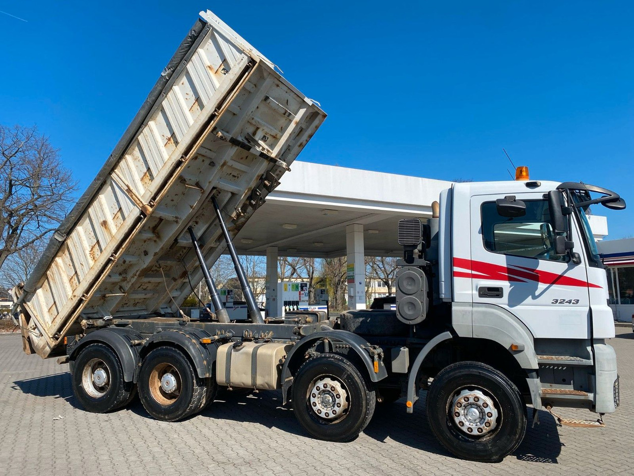 Mercedes-Benz Axor 2 C 4-Achser 3243 8x4 Kipp RETARDER MEILLER - Sklápač: obrázok 1 Mercedes-Benz Axor 2 C 4-Achser 3243 8x4 Kipp RETARDER MEILLER - Sklápač: obrázok 1