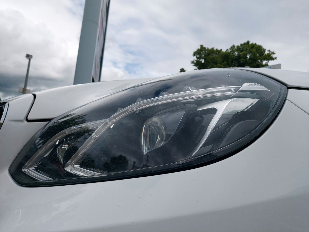 Mercedes-Benz E 220 E -Klasse T 220CDI LED Glasdach Leder Navi - Automobil: obrázok 2 Mercedes-Benz E 220 E -Klasse T 220CDI LED Glasdach Leder Navi - Automobil: obrázok 2