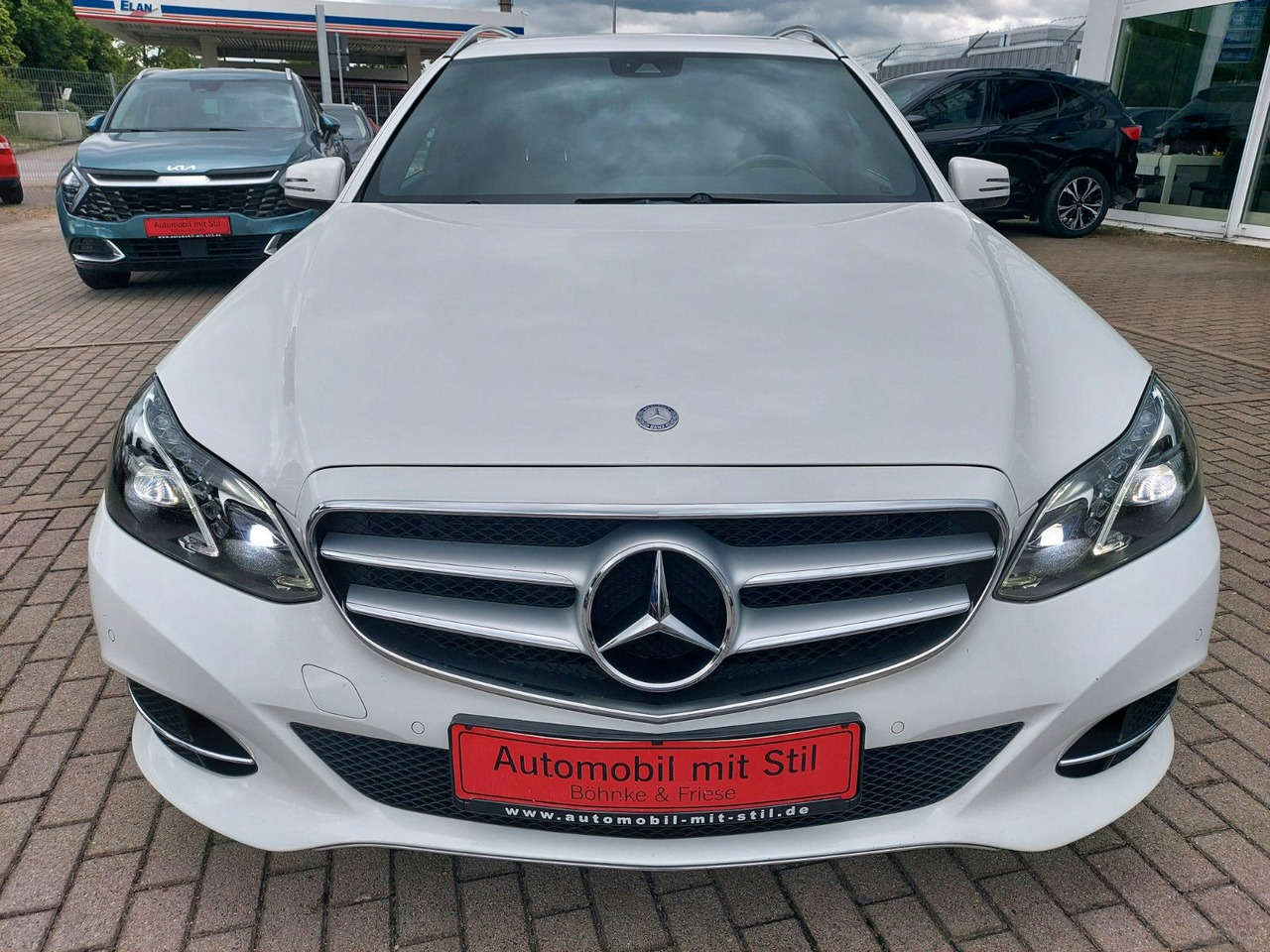 Mercedes-Benz E 220 E -Klasse T 220CDI LED Glasdach Leder Navi - Automobil: obrázok 4 Mercedes-Benz E 220 E -Klasse T 220CDI LED Glasdach Leder Navi - Automobil: obrázok 4