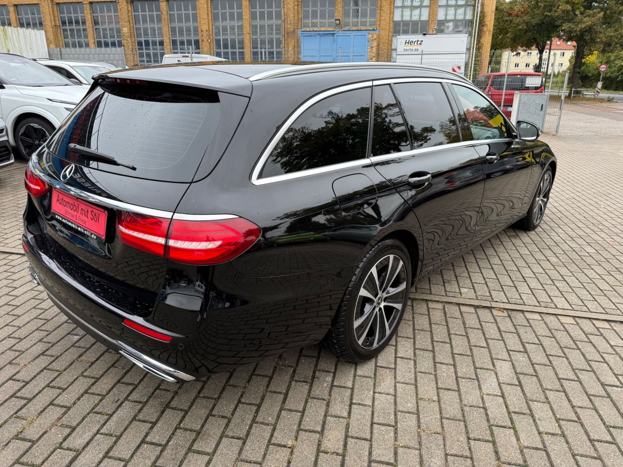 Mercedes-Benz E -Klasse T-Modell E 300 de LED NAVI ACC TEILLED - Kombi: obrázok 4 Mercedes-Benz E -Klasse T-Modell E 300 de LED NAVI ACC TEILLED - Kombi: obrázok 4