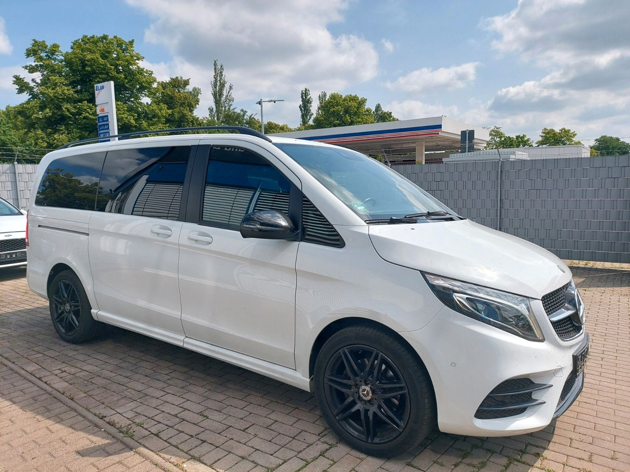 Mercedes-Benz V 300 V -Klasse EDITION 2020 4MATIC lang AMG - Mikrobus: obrázok 1 Mercedes-Benz V 300 V -Klasse EDITION 2020 4MATIC lang AMG - Mikrobus: obrázok 1