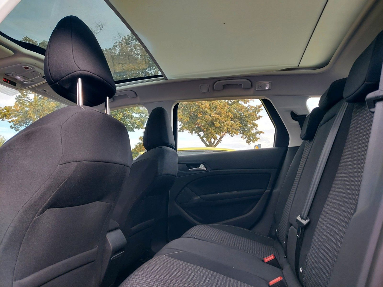 Peugeot 308 SW Active Business Panorama DAB Navi LED - Kombi: obrázok 4 Peugeot 308 SW Active Business Panorama DAB Navi LED - Kombi: obrázok 4