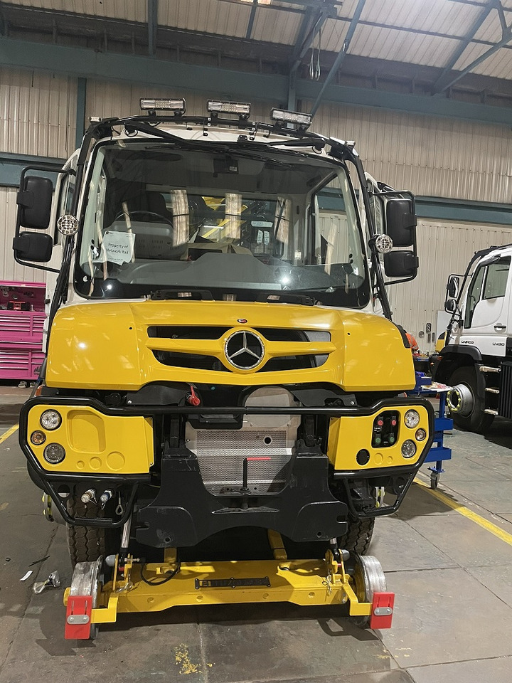 UNIMOG - Auto s hydraulickou rukou: obrázok 2 UNIMOG - Auto s hydraulickou rukou: obrázok 2