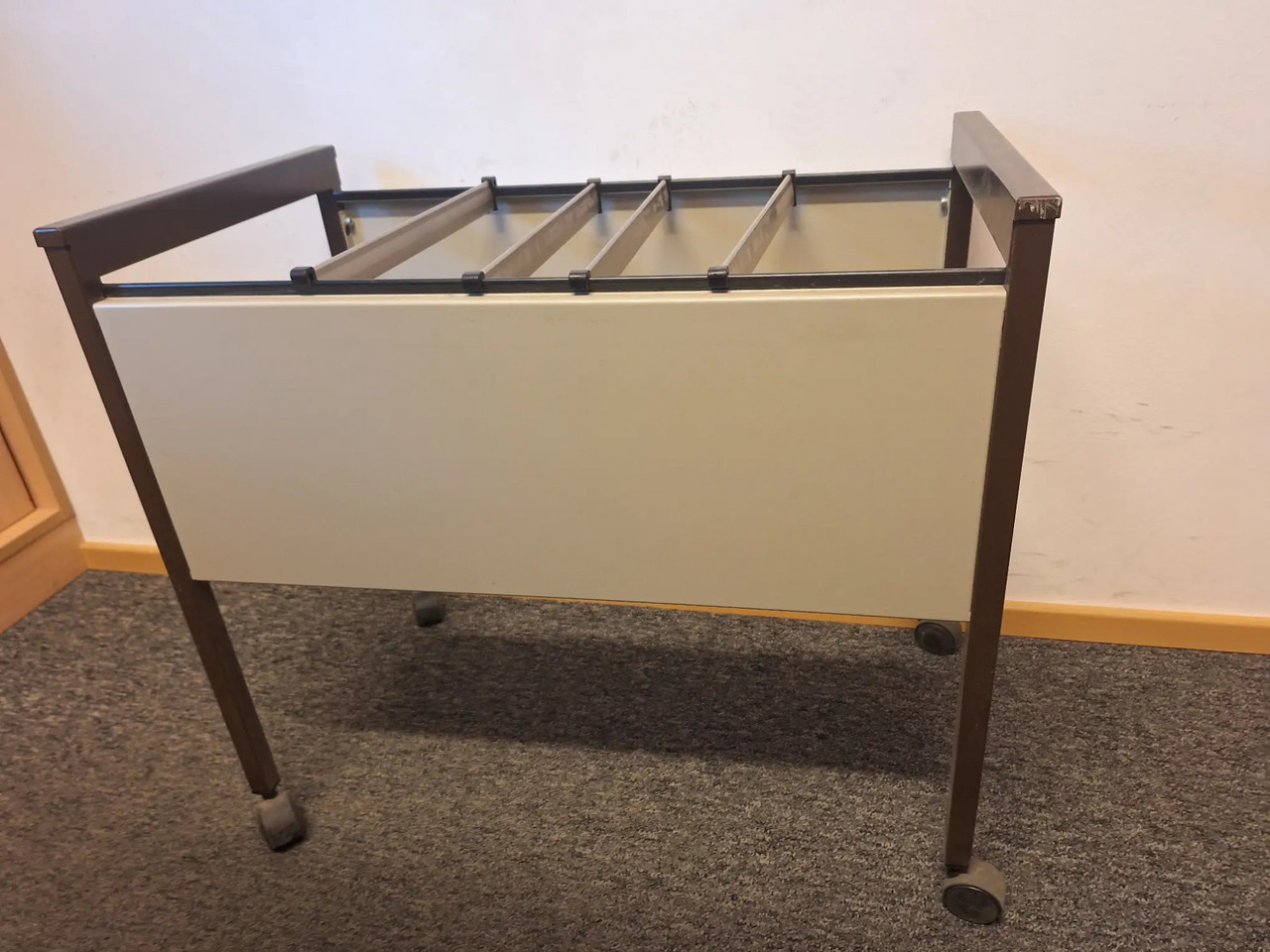 1 Stk. Hängeregister auf Rollen - Nástroj/ Vybavenie: obrázok 3 1 Stk. Hängeregister auf Rollen - Nástroj/ Vybavenie: obrázok 3